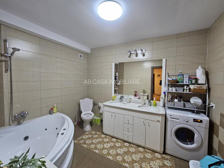 Imobil P+2E+M, cu spațiu comercial, zona Spitalul Județean, comision 0% - 36