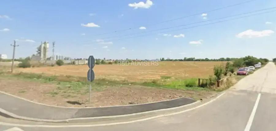 Teren construibil direct, parcelabil, cu acces din DNCB si DN4 - 3