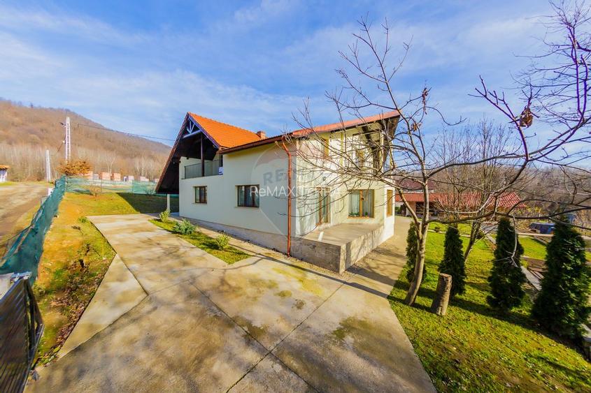 VILA DE LOCUIT/AFACERE CU TEREN GENEROS, DE VANZARE - 36