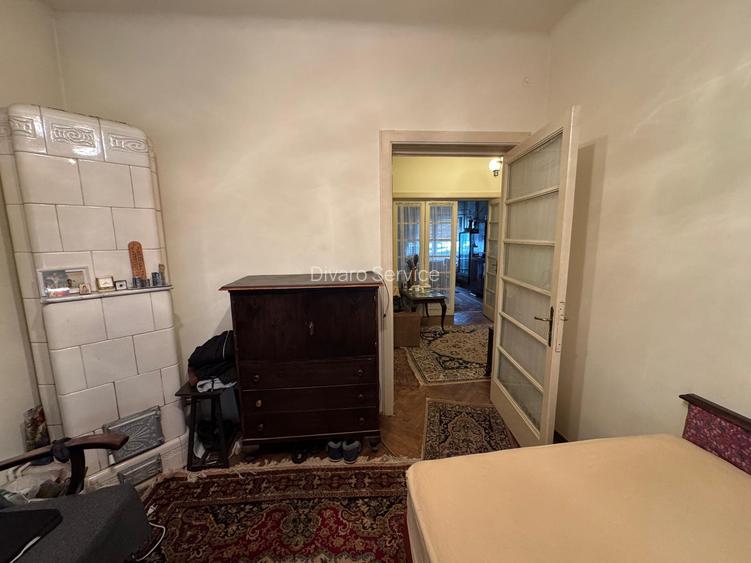 Vanzare apartament patru camere plus garsoniera in vila cartierul Armenesc curte - 5