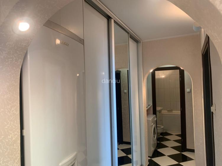 Proprietar apartament 3 camere, loc parcare - 4