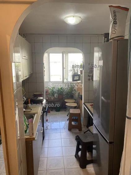 Decomandat parcare etaj intermediar 3 camere Bulevardul Chisinau - 6