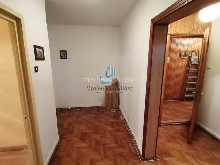Apartament 3 camere, 2 bai, boxa, parter inalt, zona 1 Mai - 9