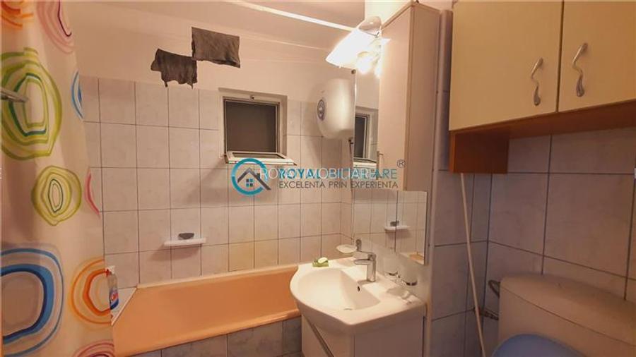 Royal Imobiliare  - Vanzare Apartament 3 camere zona 9 Mai - 14