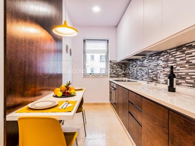 Expoxitiei Piata Presei Libere 1 Mai  Parcare - 7