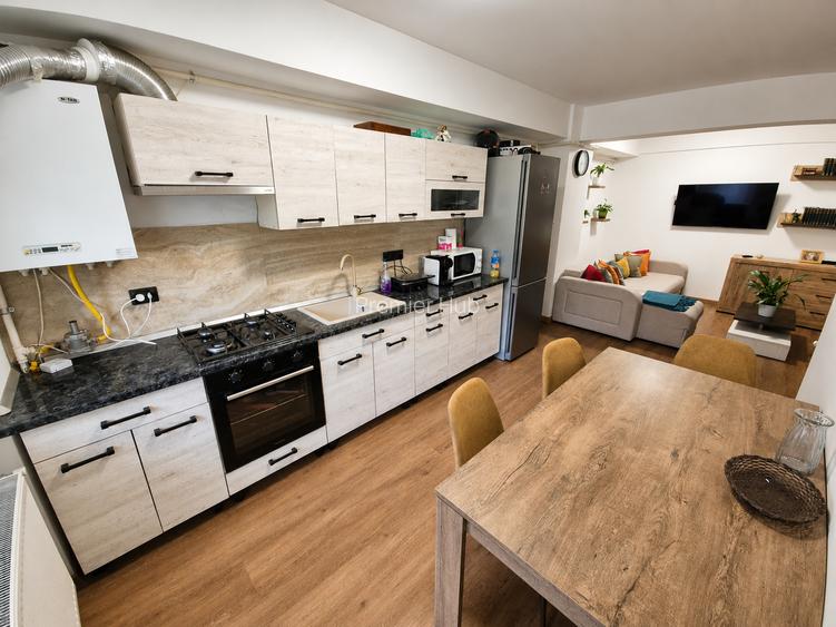 Apartament 3 camere, 62mp, 2 garaje, balcon 12mp, zona Sesul de Sus - 2