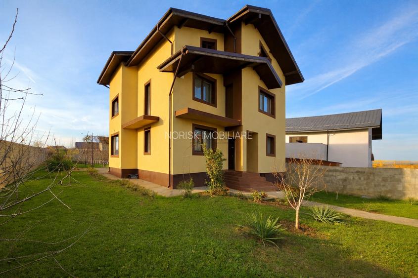 Vilă Spațioasă • Teren 656 mp - 2