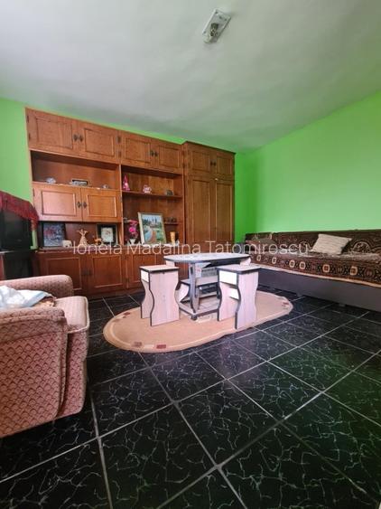 Casa de vanzare intr o zona linistita la 150m de strada principala - 3