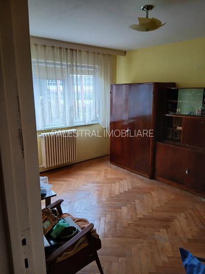 Garsoniera Astra-planete,decomandata,etajul 2,libera,65000 Euro neg - 2