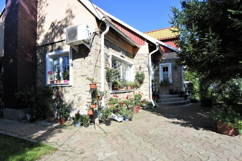 Calea Moldovei - vila deosebita - teren 3.000 mp + anexa-casa de locuit - 2