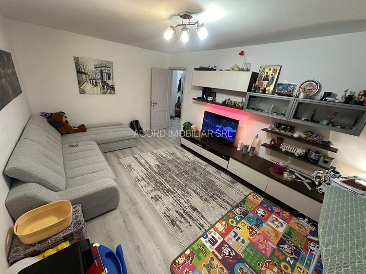 Apartament 3 camere zona Tomis 3 cu Centrala Renovat Total - 2