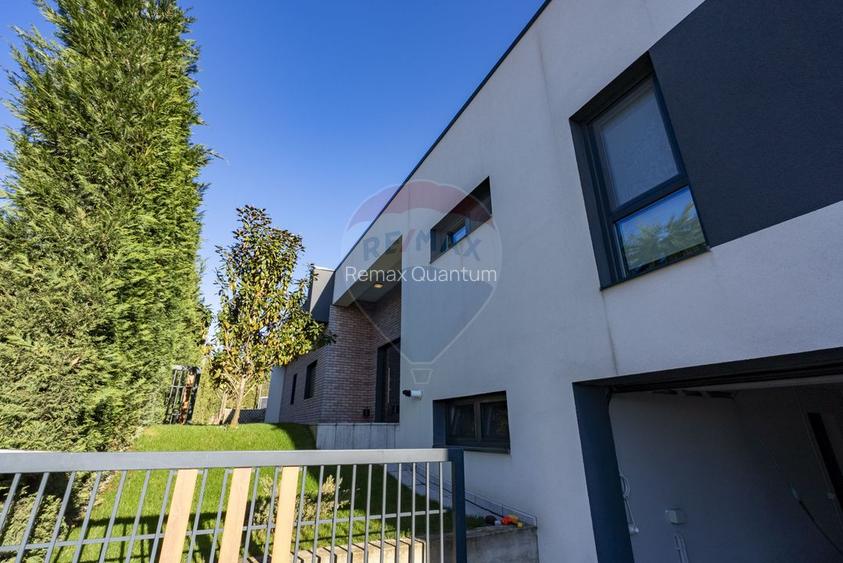 Casă / Vilă cu 5 camere de vânzare în zona Dealuri Oradea - 41