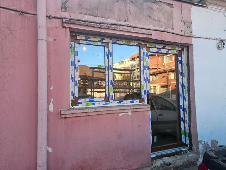 Casa de Cultură  - spatiu comercial. 250 euro. - 2