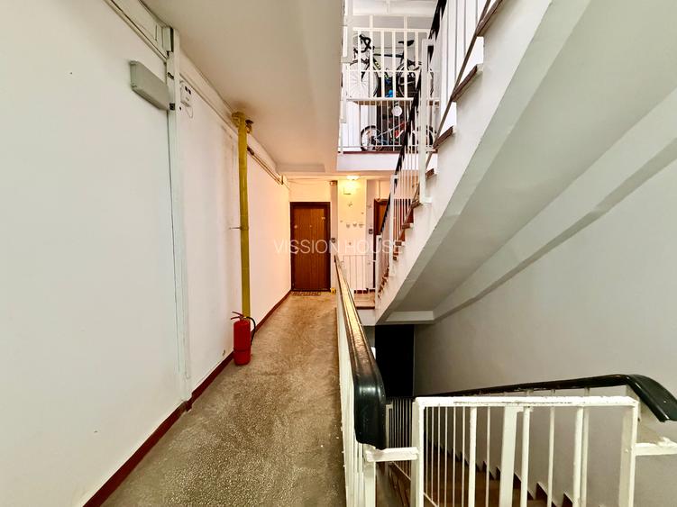 2 camere transformat in 3 | Aviatiei - Borsa | Loc parcare - 21