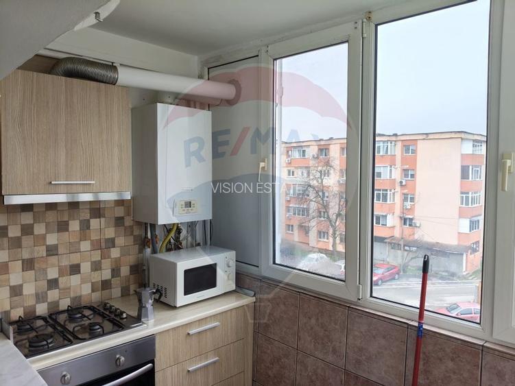 Apartament solid si spatios, 3 Camere, 1 Mai - 12