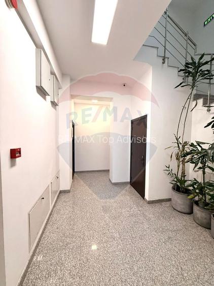 DE INCHIRIAT Spațiu comercial  100mp în zona P-ta Victoriei - 17