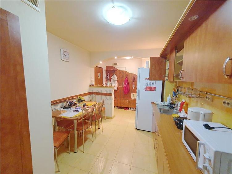 SOARELUI - 3 CAM - 2 BAI - SPATIOS -  CENTRALA PROPRIE - ETAJ INTERMEDIAR - ZONA - 9