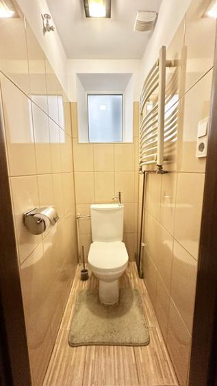 Apartament in casa cu 2 camere ,beci si curte pe Strada Titulescu ,zona Afi