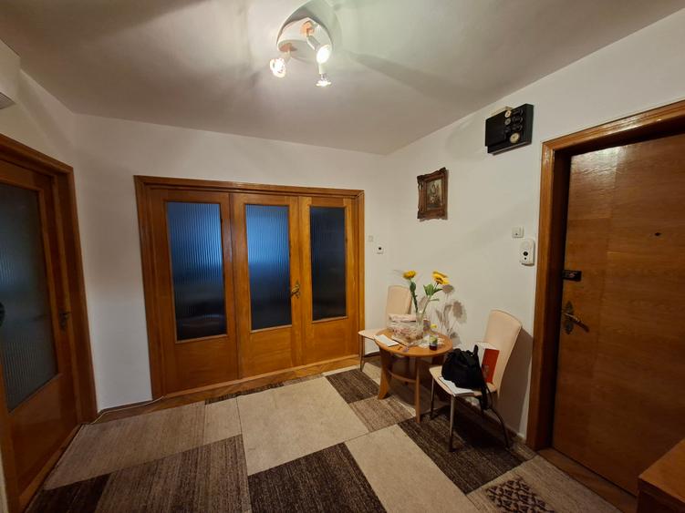 Apartament 3 camere de inchiriat