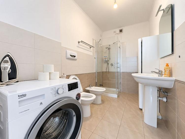 Apartament cu 3 camere, priveliste panoramica, terasă 14 mp, bloc 2010