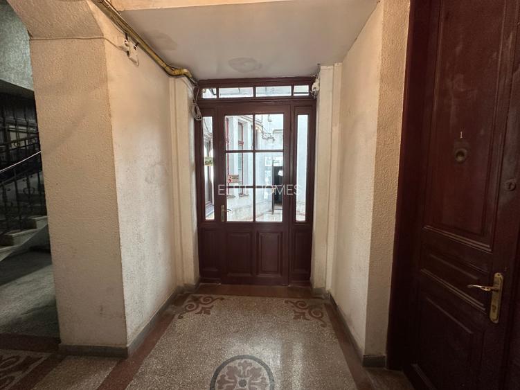 Apartament de 4 camere pe Bd. Regina Elisabeta/4-Rooms on Regina Elisabeta Bvd. - 16