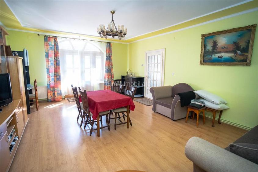 Casa in Rogerius cu spatiu comercial si 3 unitati separate - 3