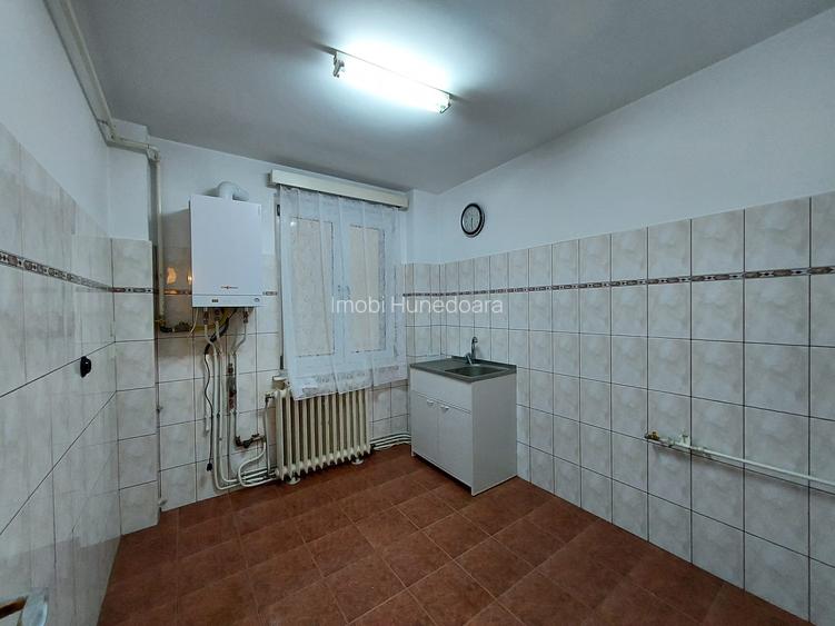 Apartament 3 Camere spatios, Parter Înalt, cu Garaj  – Deva, Zona Titu Maiorescu - 9
