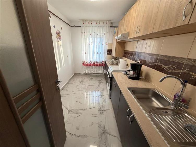 Apartament 3 camere  , zona Inspectorat Scolar, etaj 4 cu acoperis - 4
