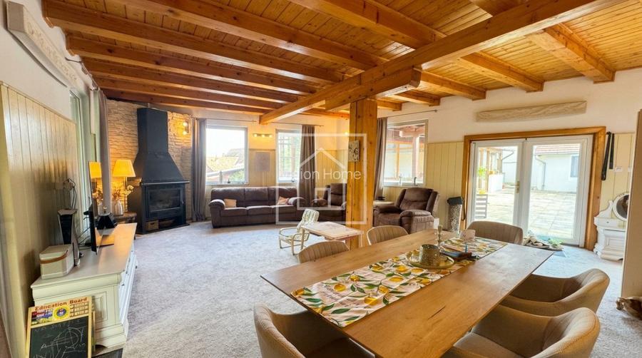 Vila exclusivista cu piscina interioara si 4362 mp curte in Sibiel - 5