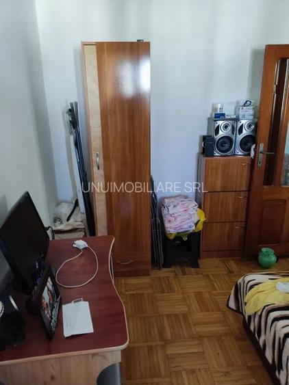 Apartament 3 camere- Zona Sud - etaj 2 - 50 mp  - 64000 euro - 5