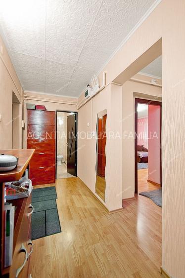 Apartament spatios, renovat, 4 camere, decomandat, etaj 4, Micro 39 - 17