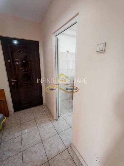 Se vinde apartament ce necesita renovare - 3 CAMERE,  2 BAI - 2
