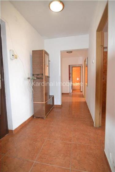 Apartament 3 camere etaj intermediar ,zona  Judetean - 9