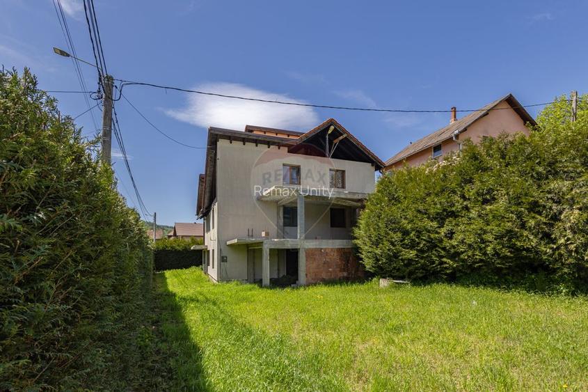 Casă / Vilă cu 8 camere / 7 bai de vânzare, Moieciu de Jos - 6