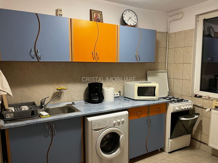 Apartament 2 camere decomandat, etaj 4, renovat, metrou 1 Decembrie 1918 - 10