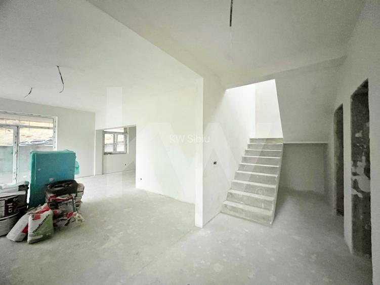 Casă modernă cu panoramă Făgăraș și Cisnădioara, curte mare, premium lux - 3