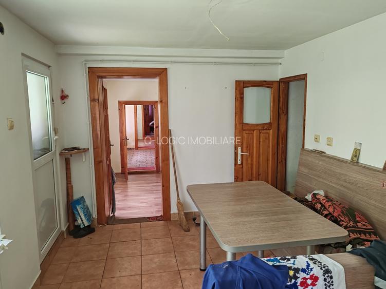 Casa 4 camere libera la vanzare VLADENI - 9