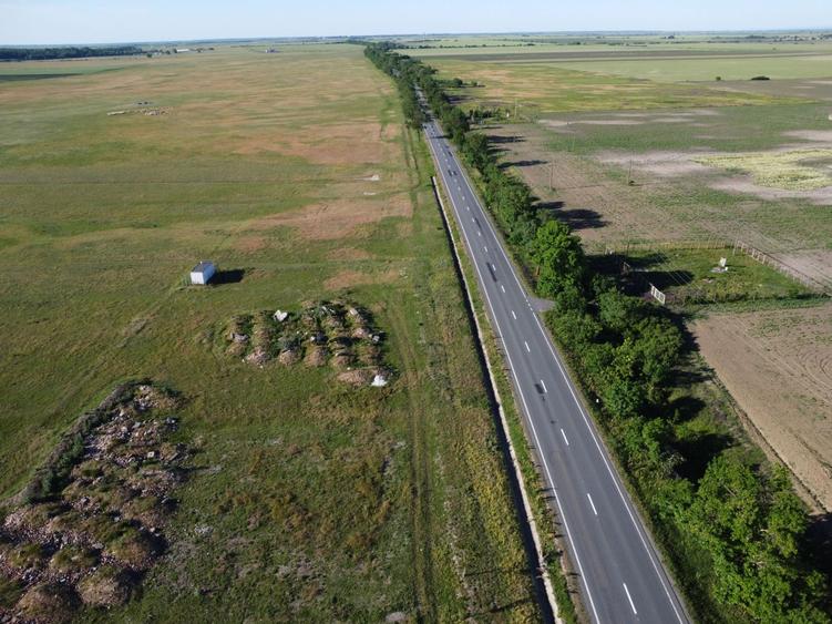 Teren 1 ha intravilan-deschidere 100 ml la DN Simand-Arad, PUZ Motel