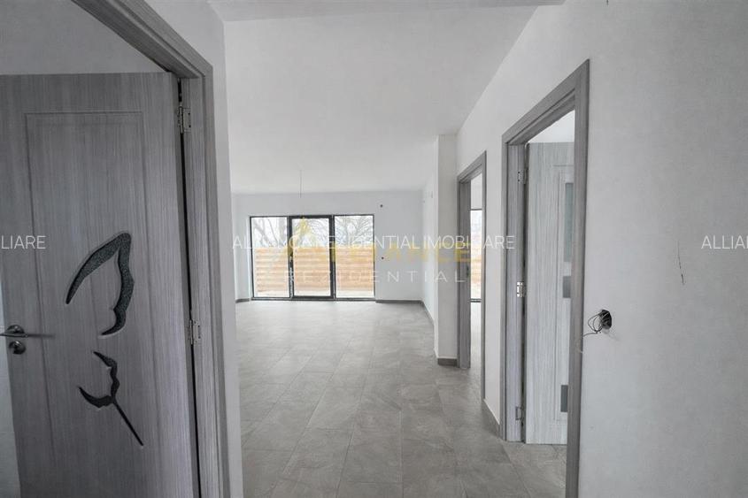 Casa 3 camere- strada asfaltata- 250 mp teren - 5