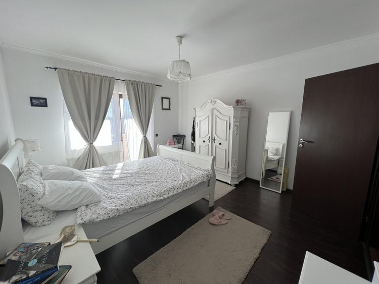 Vila D+ P+ Et 1, Mitica Apostol