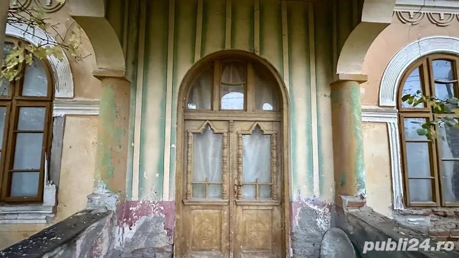 Casa boierească cu 3 camere, teren 1500mp + gradina 500mp