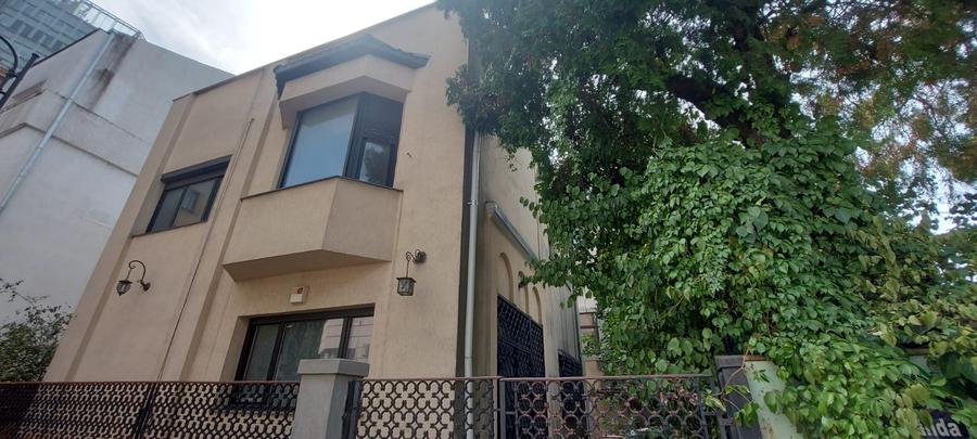 Reședință de Prestigiul în Dorobanți: 300 mp Utili, 7 Camere și 4 Băi