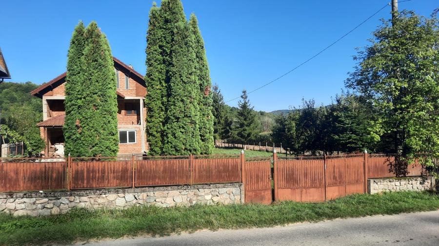 Aninoasa-Valea Silistii, vila de vanzare, p+1, util 140 mp, teren 2850 mp