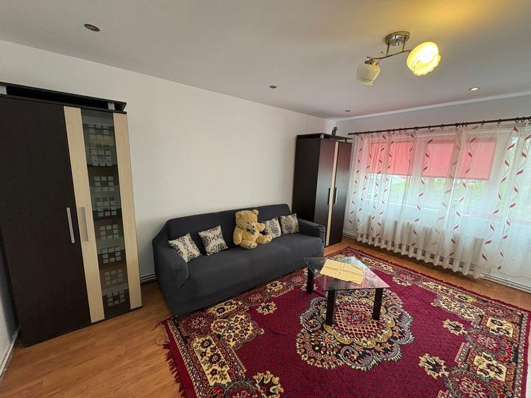 Apartament cu 2 camere de închiriat zona Lenin