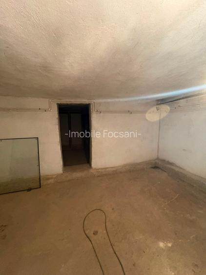 Spatiu comercial de inchiriat - 100 mp - Sud - 3
