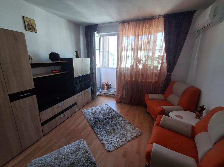 Apartament cu doua camere semidecomandat finisat si mobilat etajul 4 cu pod