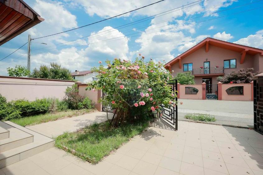 De vânzare casă - duplex cu 4 camere, panouri fotovoltaice -Sântandrei