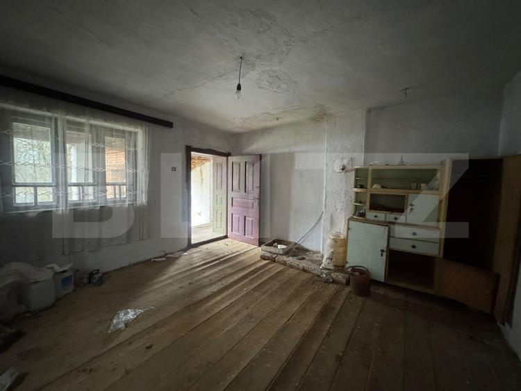 Casa cu 2 camere in Densus, 20 km de Manastirea Prinslop