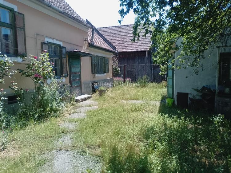 Casa de Vinzare cu Teren generos Sura si Anexa cu Descidere de 20 de Metri la St - 4