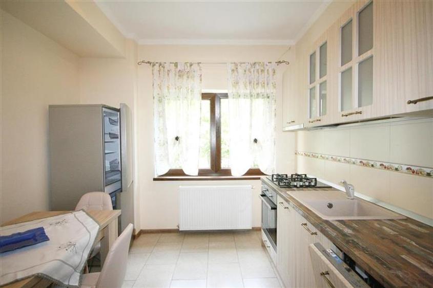 Apartament central cu acces la gradina si 2 locuri parcare